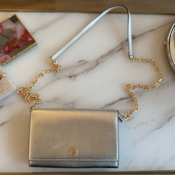 Tory Burch Silver Leather Robinson Wallet On Chain – Brand New - Picture 2 of 11